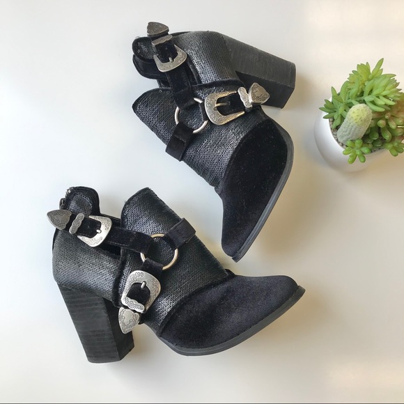 gimmicks by BKE Shoes - BKE Gimmicks ankle booties buckle black size 7